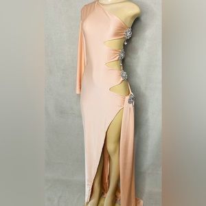 Single Sleeve Gown, great for special occasion.
